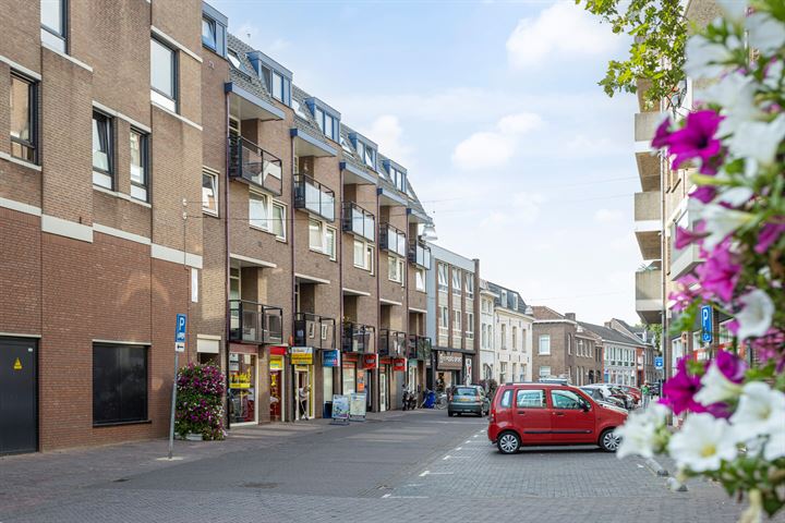 Bekijk foto 1 van Kruisherenstraat 217