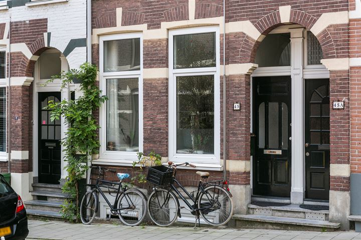 Bekijk foto 2 van Verhuellstraat 45