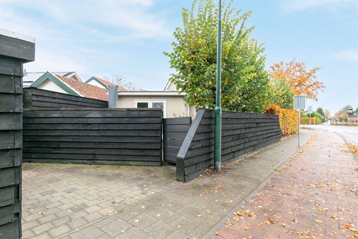 Bekijk foto 40 van Raadhuisstraat 1