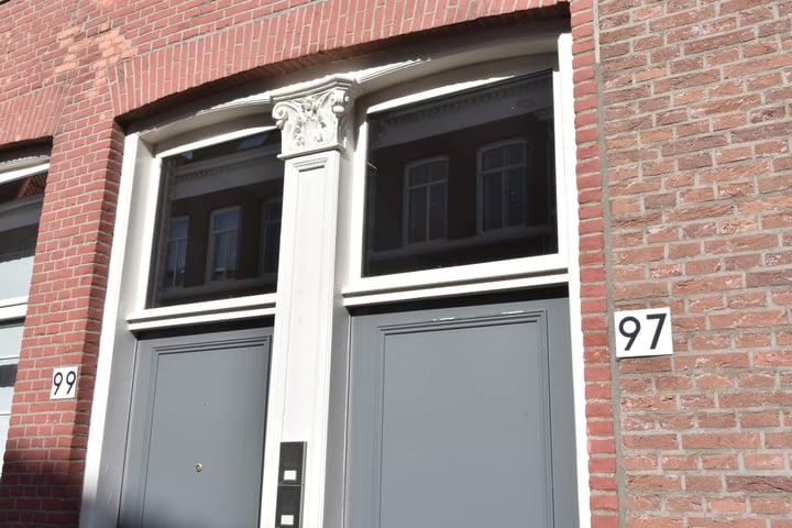 View photo 9 of Jacob van der Doesstraat 97