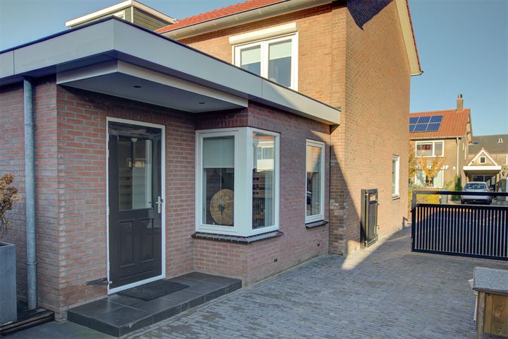 Bekijk foto 2 van Oranjestraat 7