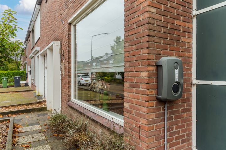 Bekijk foto 4 van Van Kinschotstraat 10