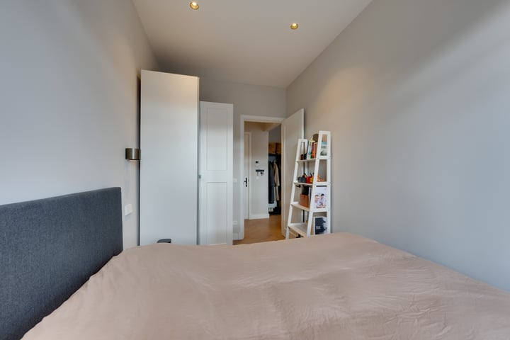 View photo 19 of Lomanstraat 71-E