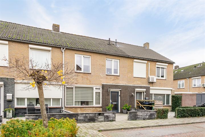 Bekijk foto 1 van Maarten Trompstraat 13