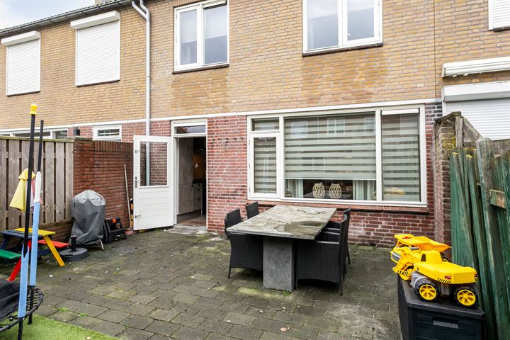 Bekijk foto 2 van Maarten Trompstraat 13