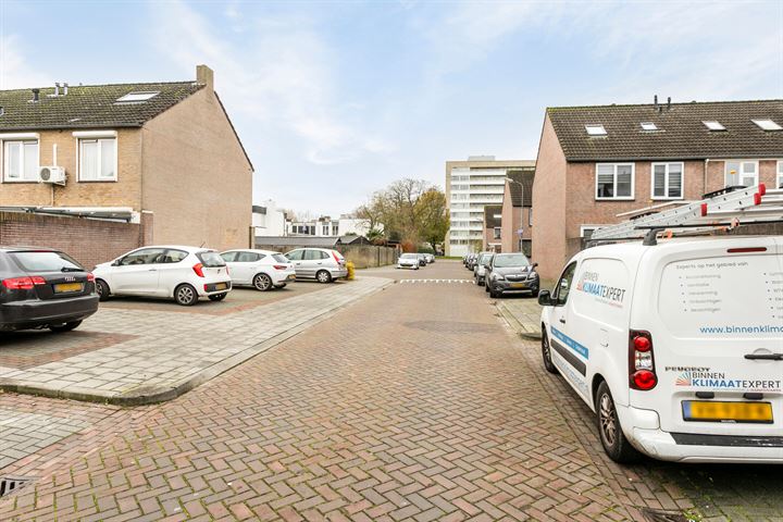 Bekijk foto 26 van Maarten Trompstraat 13