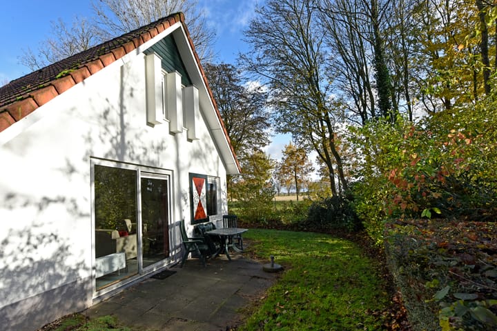 Foto 3 van Zwembadweg 1-106