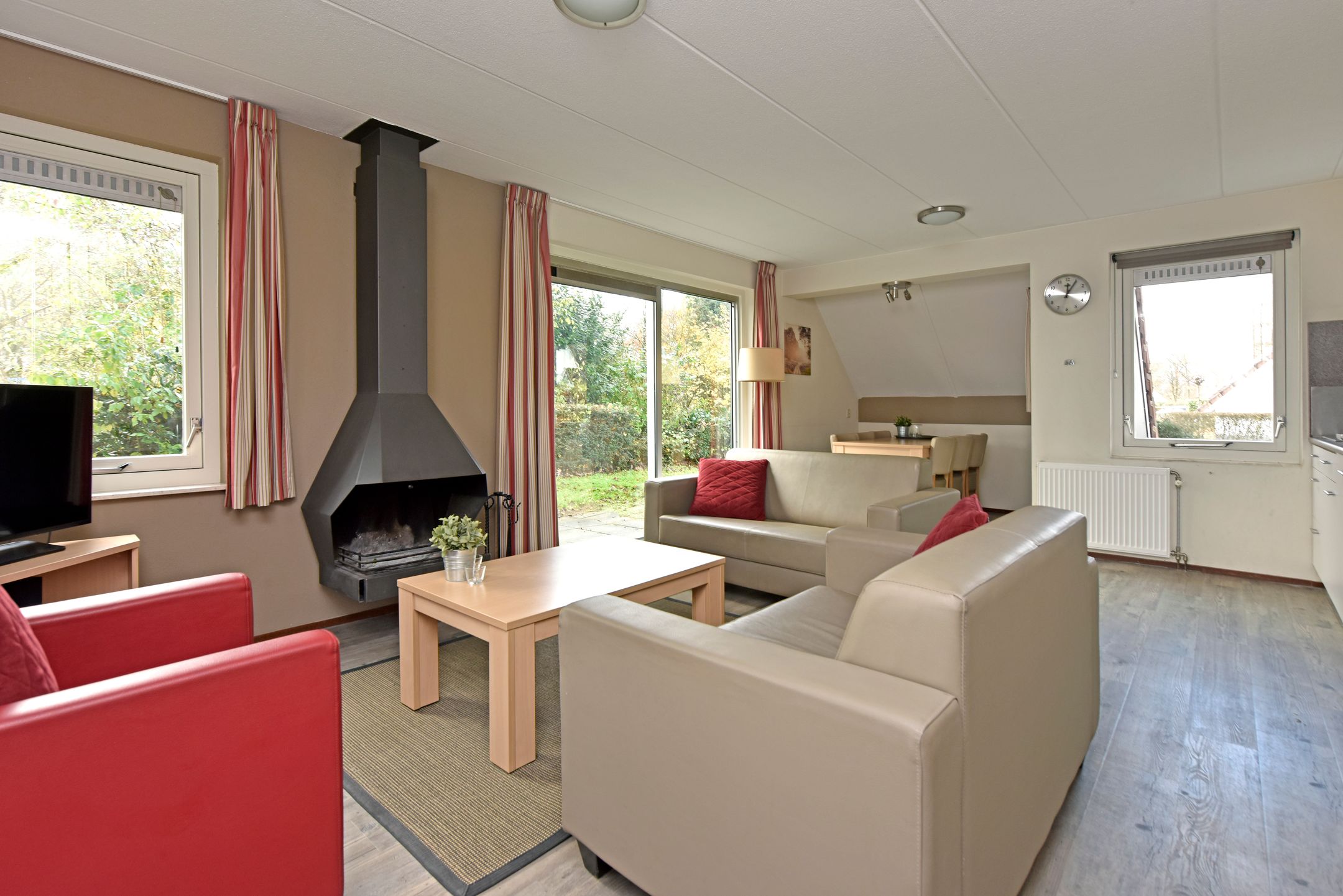 Foto 6 van Zwembadweg 1-106