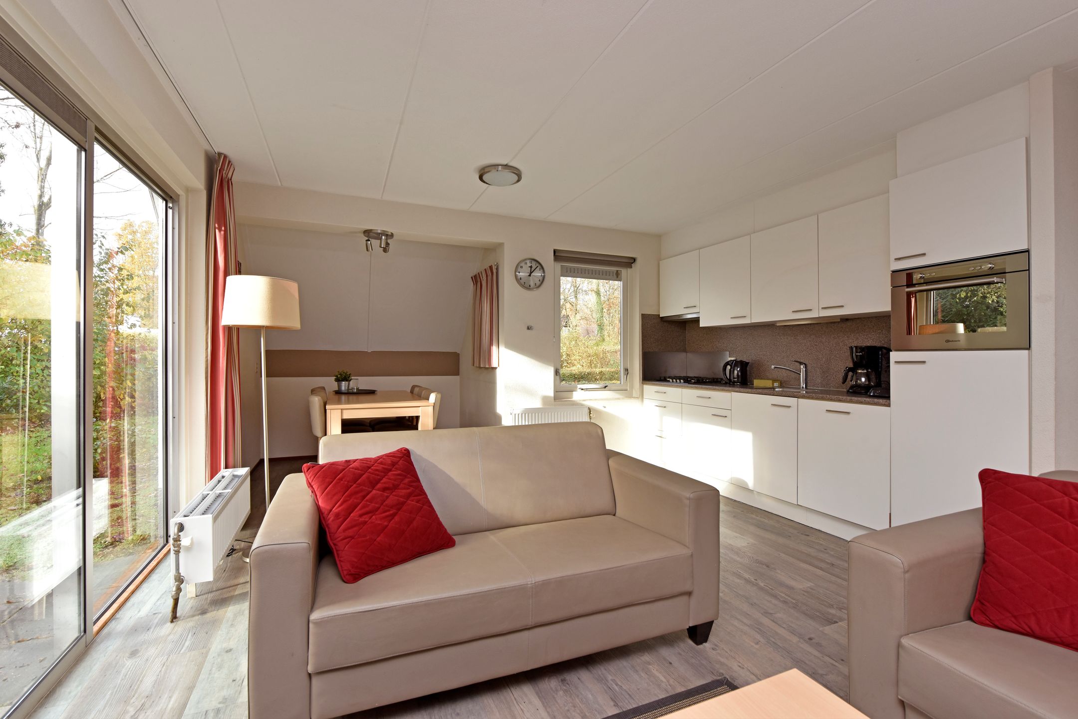 Foto 9 van Zwembadweg 1-106