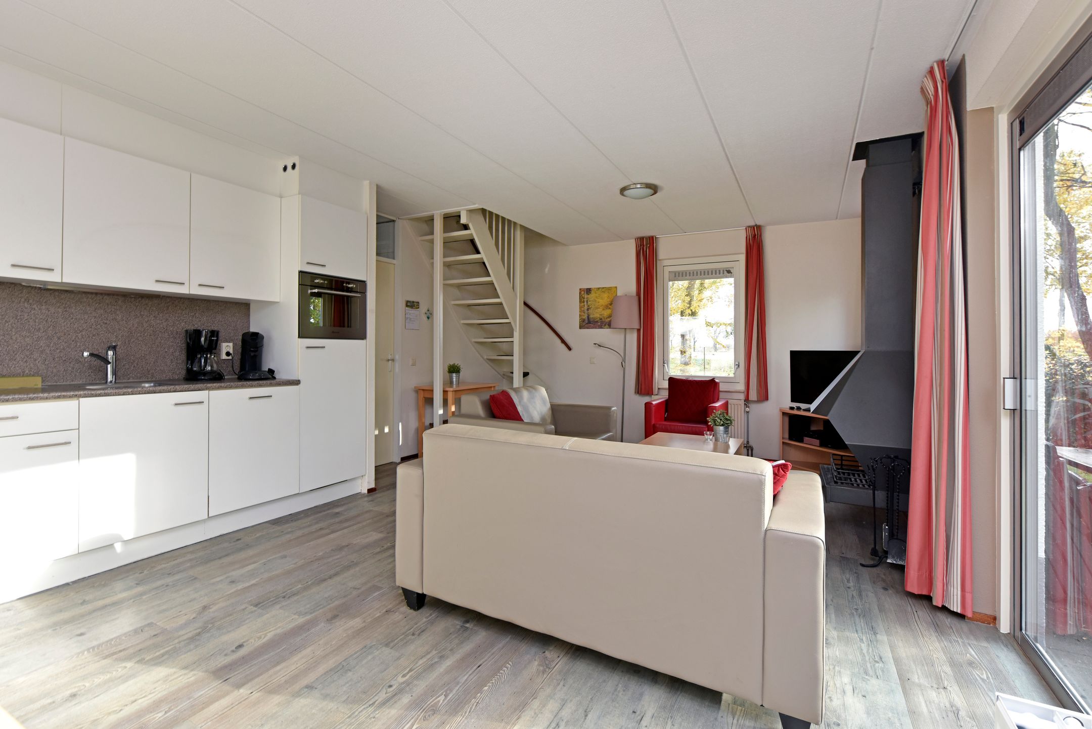 Foto 12 van Zwembadweg 1-106