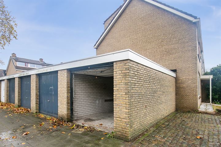 Bekijk foto 4 van Madame Curiestraat 81