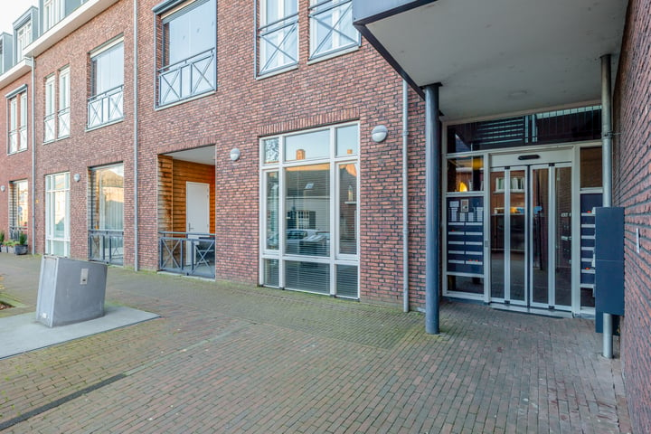 Bekijk foto 1 van Kluisstraat 1