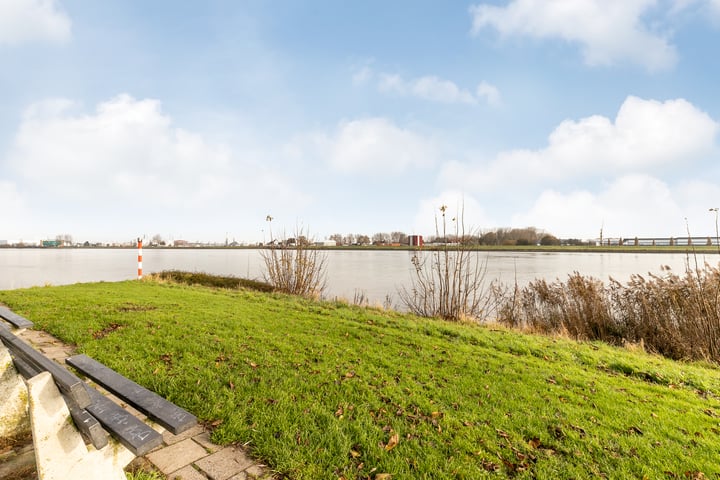 Bekijk foto 4 van Beneden Havendijk 115