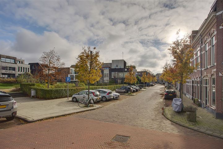 Bekijk foto 32 van Pasteurstraat 48