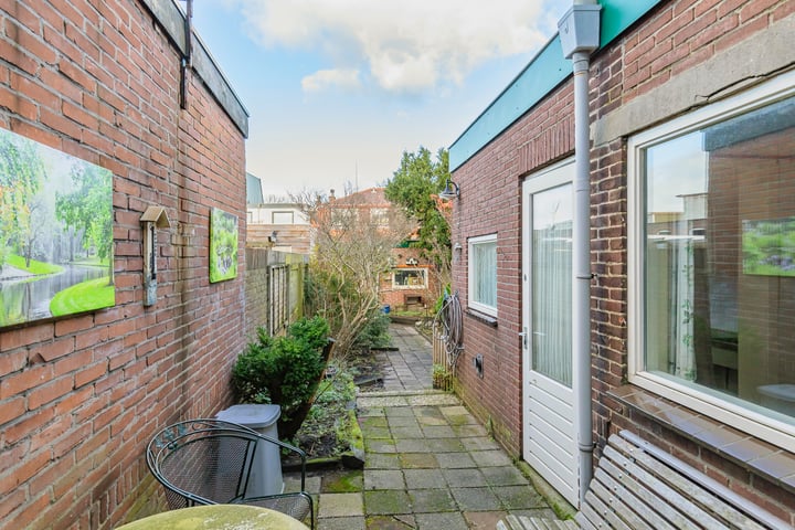 Bekijk foto 15 van De Ruyterstraat 84