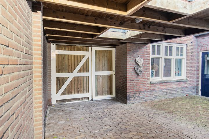 View photo 32 of Hoofdstraat 19