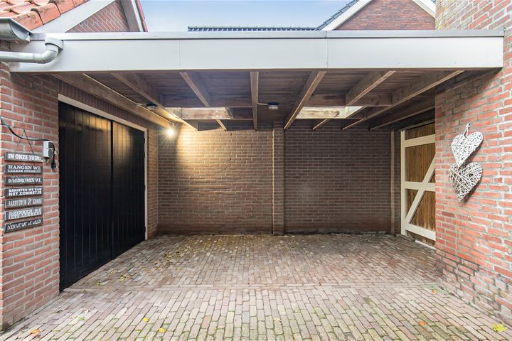 View photo 33 of Hoofdstraat 19