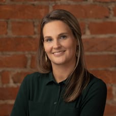 Vivian Kool - Real Estate Agent