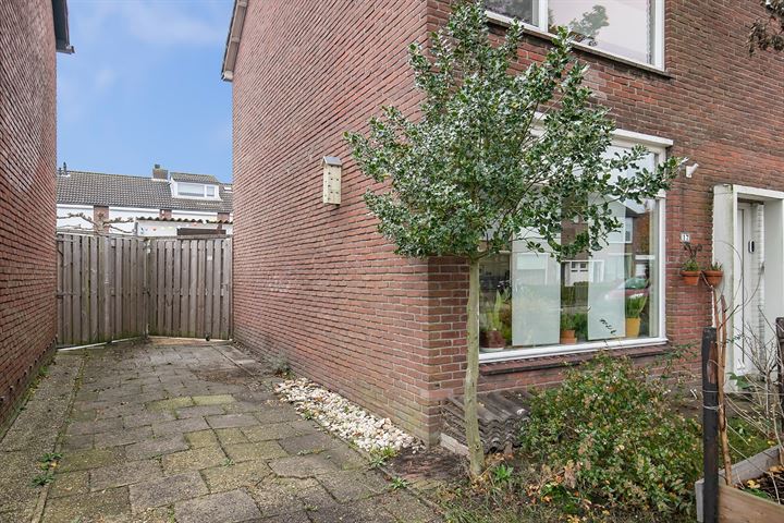 Bekijk foto 18 van Van Kinschotstraat 17