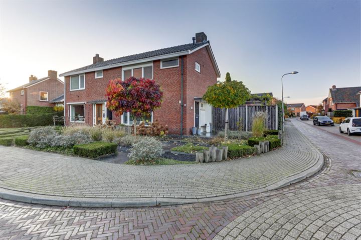 Bekijk foto 34 van Bernhardstraat 46