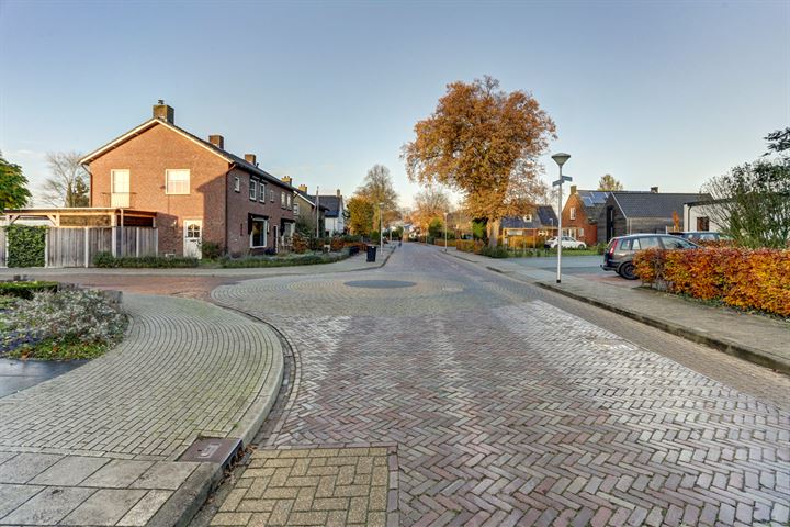 Bekijk foto 36 van Bernhardstraat 46