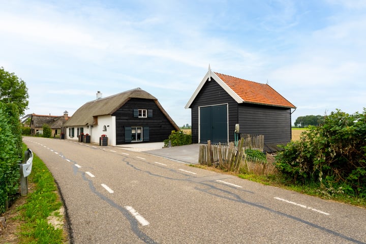 Bekijk foto 1 van Dussen Dijk 19