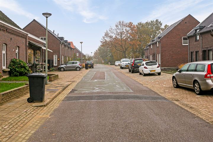 Bekijk foto 3 van Molenweg 3