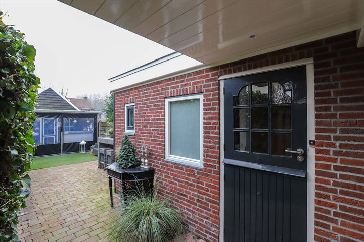 View photo 17 of Poststraat 16