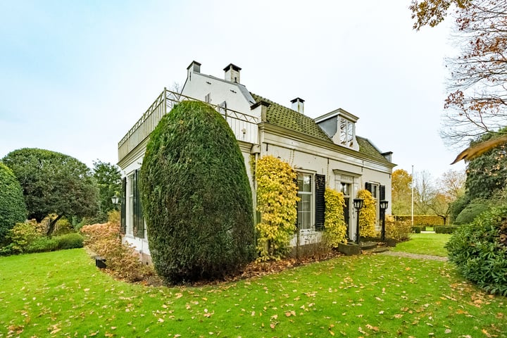 Bekijk foto 34 van Raadhuislaan 2