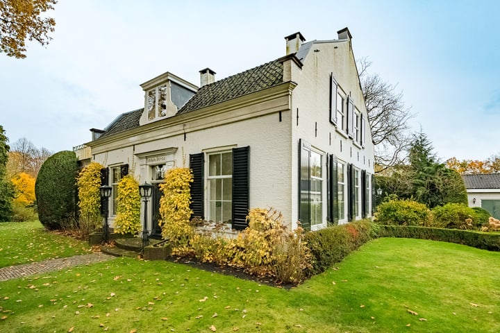 Bekijk foto 33 van Raadhuislaan 2