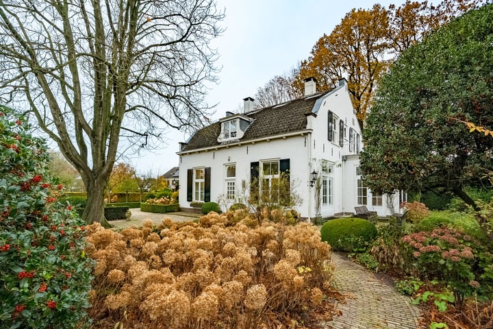 Bekijk foto 36 van Raadhuislaan 2