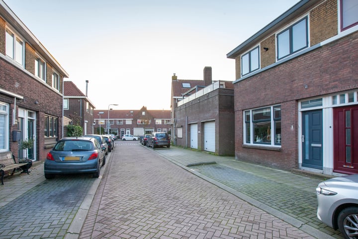 Bekijk foto 36 van Staringstraat 1