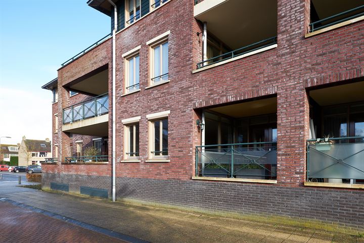 Bekijk foto 1 van Schoollaan 11