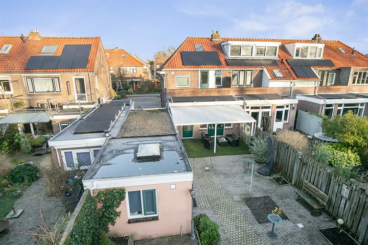 Bekijk foto 35 van Van Velzenstraat 17