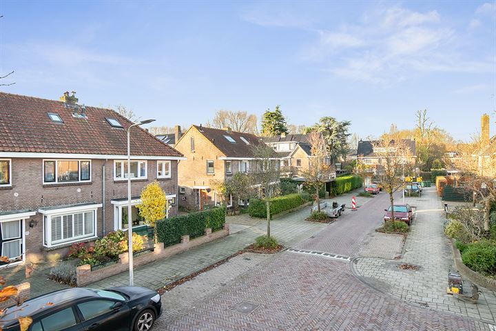 Bekijk foto 38 van Van Velzenstraat 17