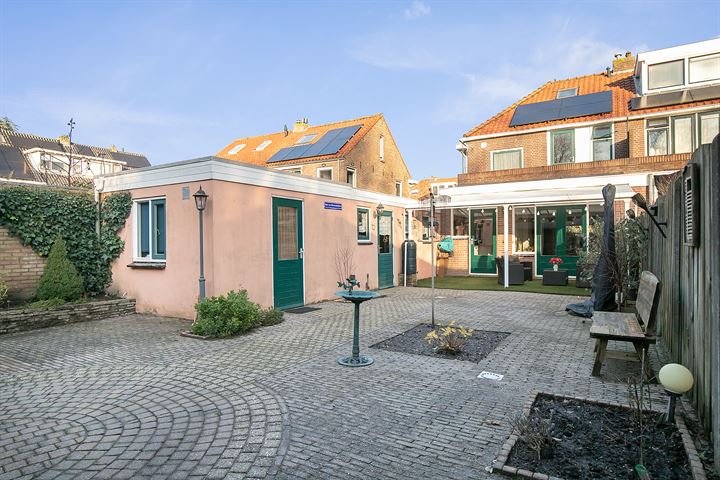 Bekijk foto 4 van Van Velzenstraat 17