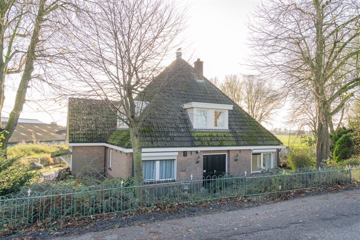 View photo 1 of Broekermeerdijk 8