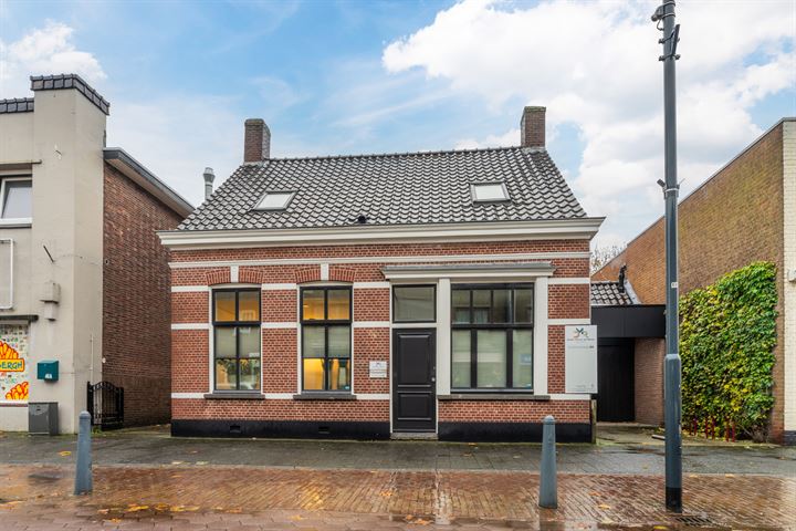 Stationsstraat 44, Rijen