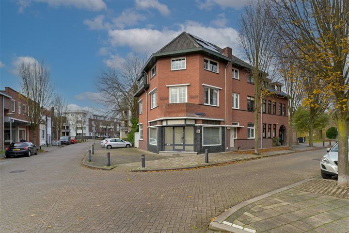 Bekijk foto 1 van van Schelbergenstraat 54