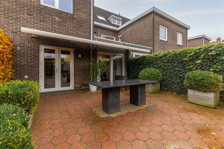 Bekijk foto 30 van Overhovenerstraat 18