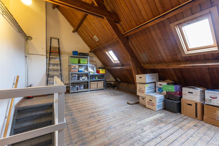 Bekijk foto 43 van Overhovenerstraat 18