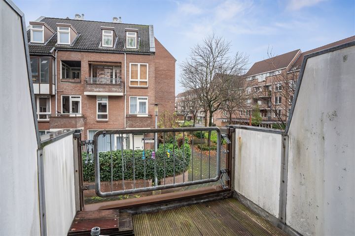 Bekijk foto 23 van Raamstraat 8