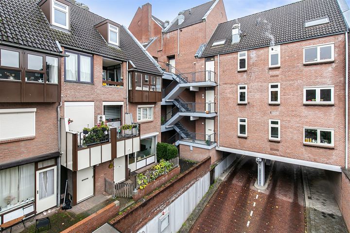 Bekijk foto 35 van Raamstraat 8