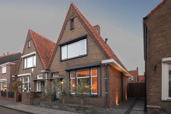 Bekijk foto 34 van Beatrixstraat 16