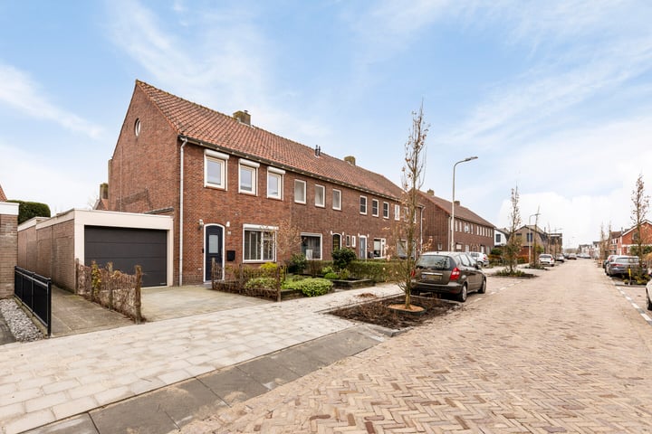 Bekijk foto 3 van Admiraal de Ruijterstraat 16