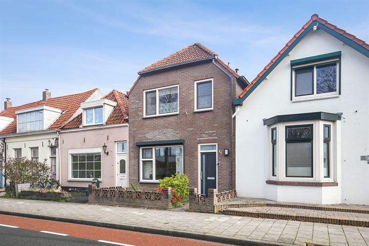 Bekijk foto 1 van Spoorstraat 36