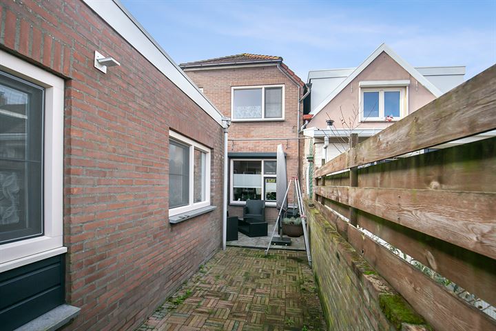 Bekijk foto 23 van Spoorstraat 36