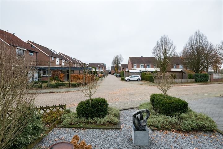 Bekijk foto 55 van Spreeuwstraat 48