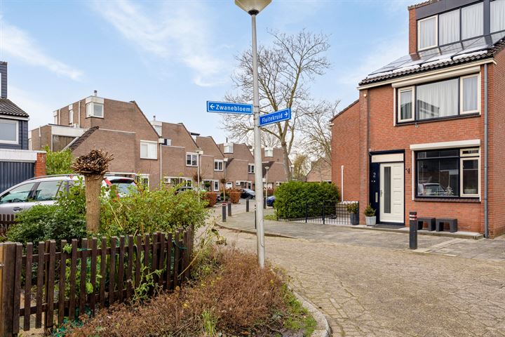 Bekijk foto 31 van Zwanebloem 27