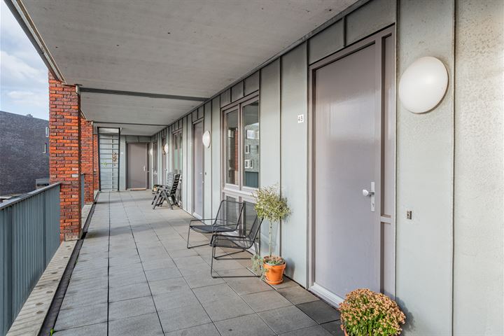 Bekijk foto 10 van Nijlandstraat 48